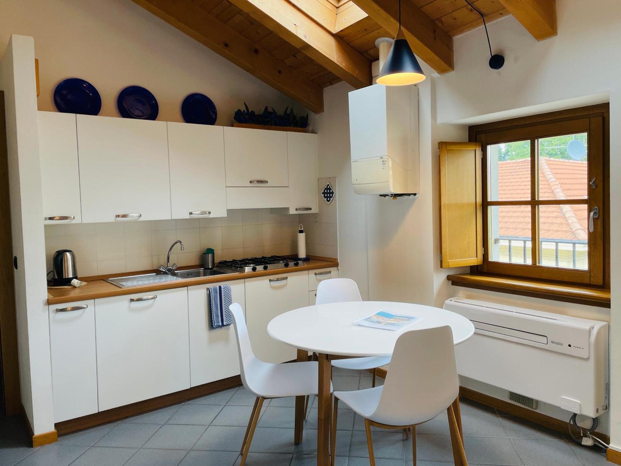 Blue Lake Apartment 20M From The Lake With Box Colico Exterior photo